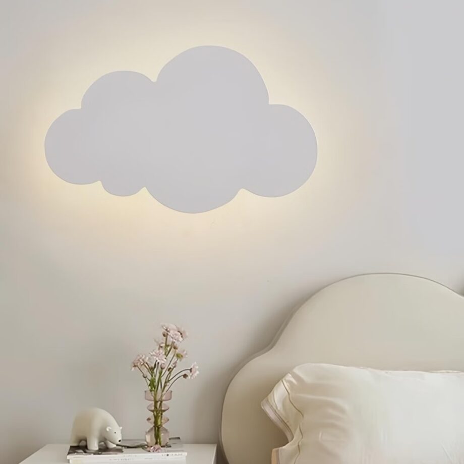 Aplique minimalista en forma de nube para el dormitorio de un niño — detalle