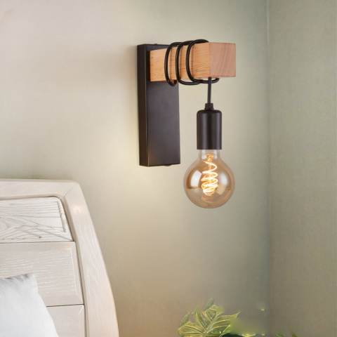 Aplique industrial retro de madera sobre fondo gris