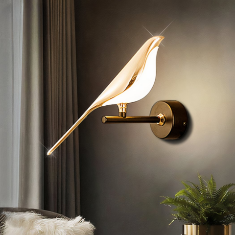 Sobre un fondo negro, un aplique dorado con forma de pájaro moderno.