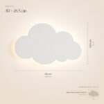 Medidas del aplique de pared nube: 30 cm de ancho y 18,5 cm de alto, más o menos como un folio A4
