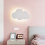 Aplique minimalista en forma de nube para el dormitorio de un niño — vista trasera