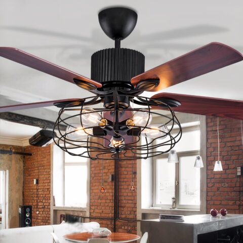 Araña de ventilador metálica estilo loft retro en una cocina tipo loft