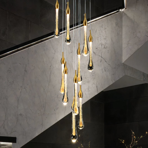 Colgante gota de agua en cristal dorado fino y brillante