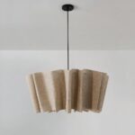 Lámpara colgante de tela decorativa de estilo japonés vintage sobre fondo gris