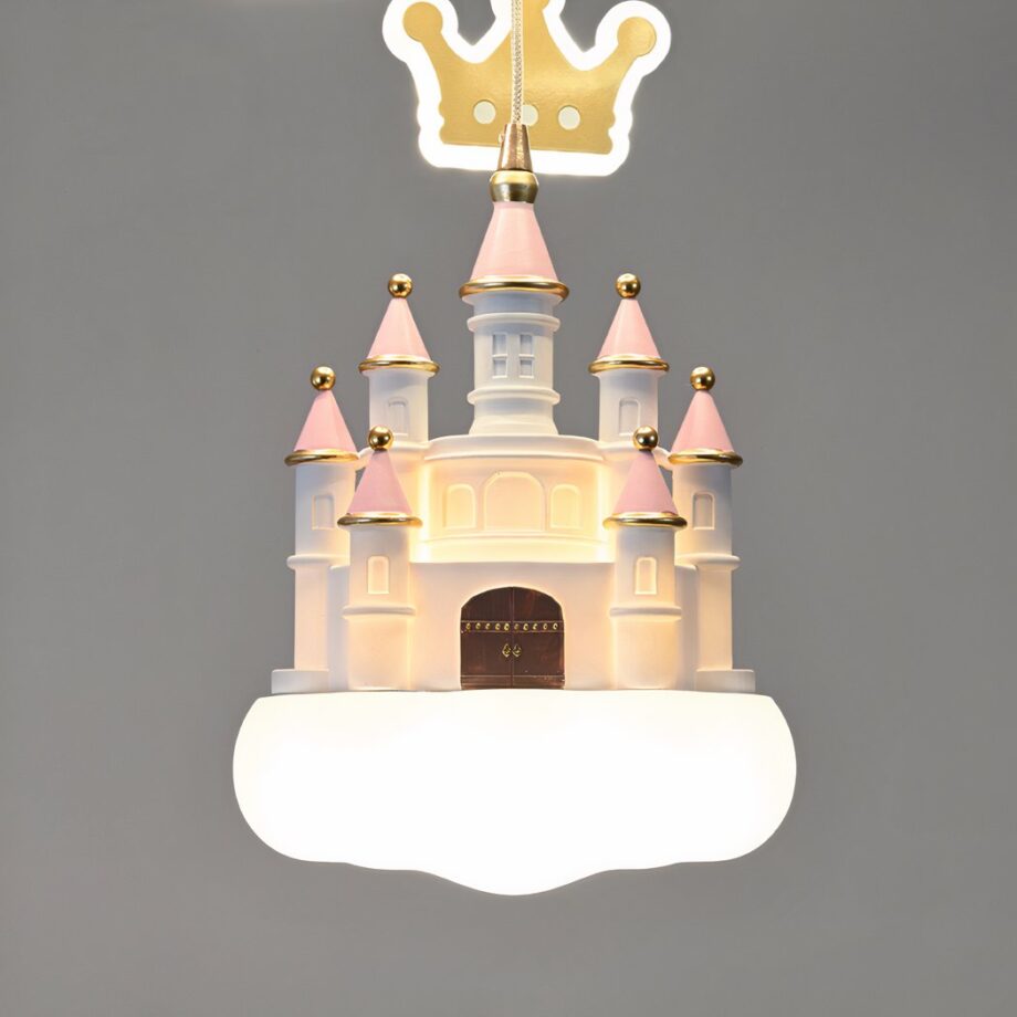 Lámpara romántica con castillo de princesas y coronas — vista trasera