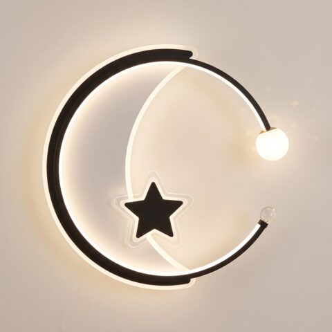 Lámpara cielo estrellado para habitación infantil, aro blanco y negro con luna, estrella y esfera, vista de frente en el techo