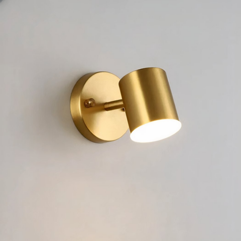 Moderno aplique LED dorado de estilo nórdico en aluminio sobre fondo gris