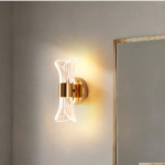 Lujoso aplique LED nórdico de aluminio y acrílico sobre fondo gris