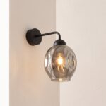 Aplique de pared diseño en metal negro y vidrio ahumado texturizado