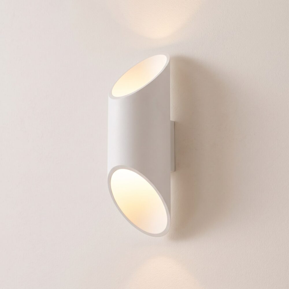Aplique tubo biselado de 30 cm en aluminio blanco o negro