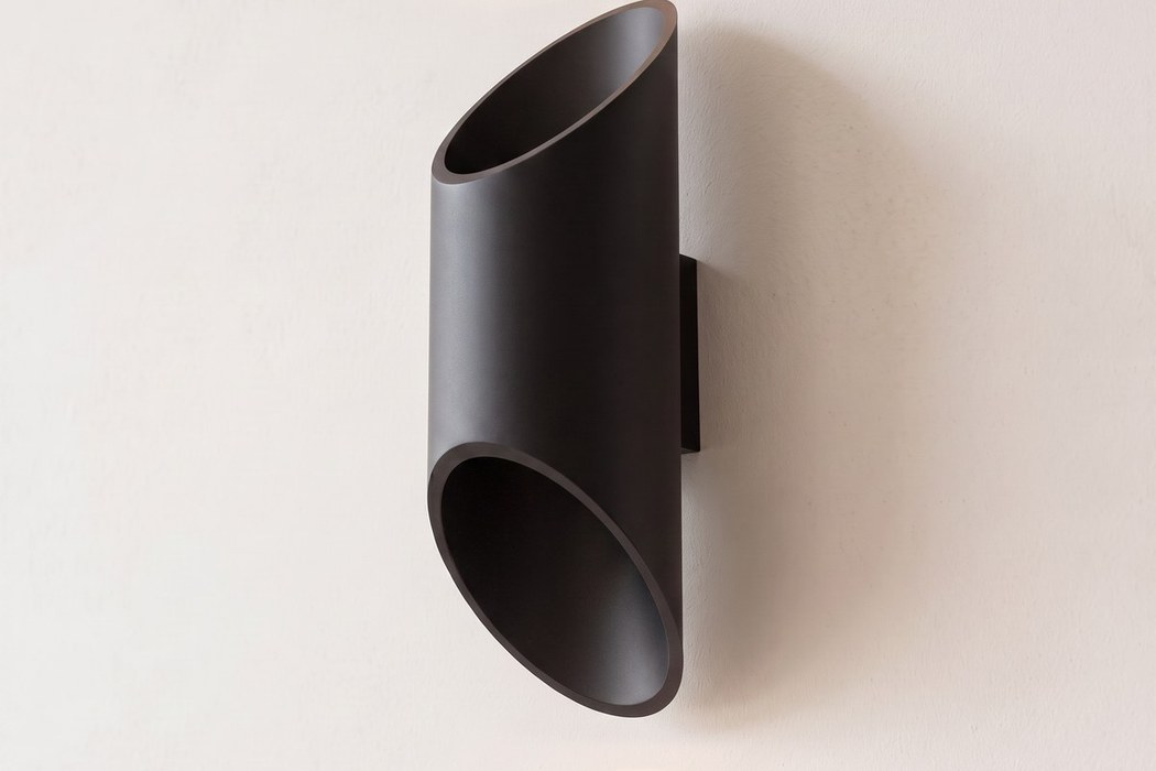 Aplique tubo biselado de 30 cm en aluminio blanco o negro